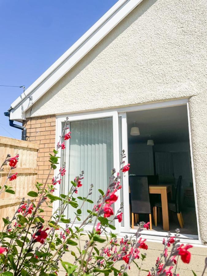 Lovely Bungalow Close To Beach Vila Prestatyn Exterior foto